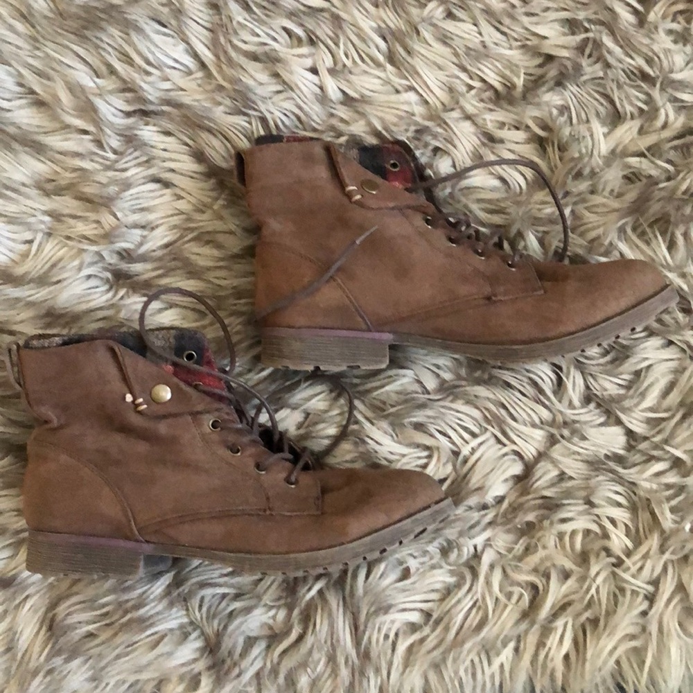 brown boots